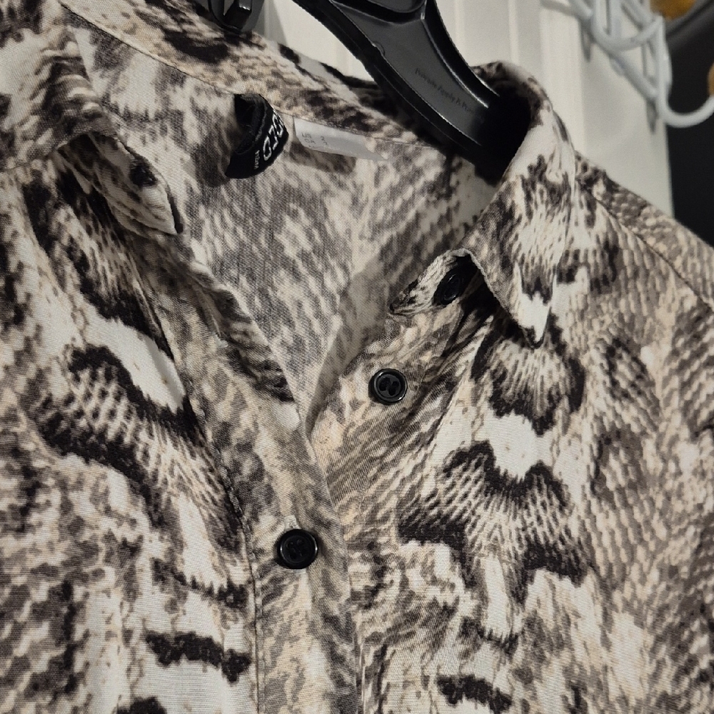 Divided Neutral Snake-Print Button Shirt - Picture 5 of 5